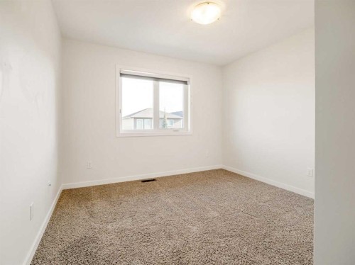 98 Moonlight Boulevard West, Lethbridge, AB - Indoor Photo Showing Other Room