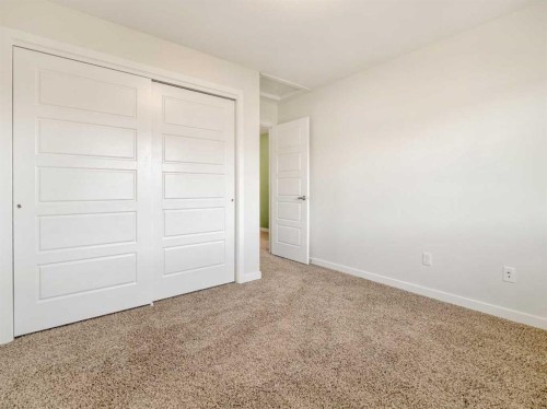 98 Moonlight Boulevard West, Lethbridge, AB - Indoor Photo Showing Other Room