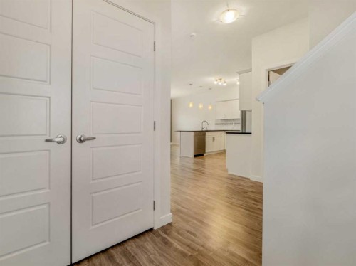 98 Moonlight Boulevard West, Lethbridge, AB - Indoor Photo Showing Other Room