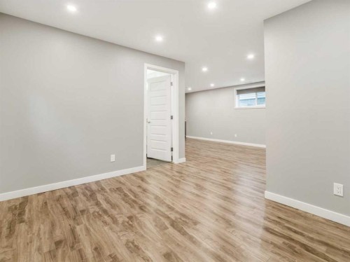 98 Moonlight Boulevard West, Lethbridge, AB - Indoor Photo Showing Other Room