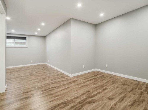 98 Moonlight Boulevard West, Lethbridge, AB - Indoor Photo Showing Other Room