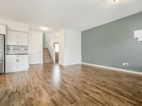 98 Moonlight Boulevard West, Lethbridge, AB - Indoor Photo Showing Kitchen