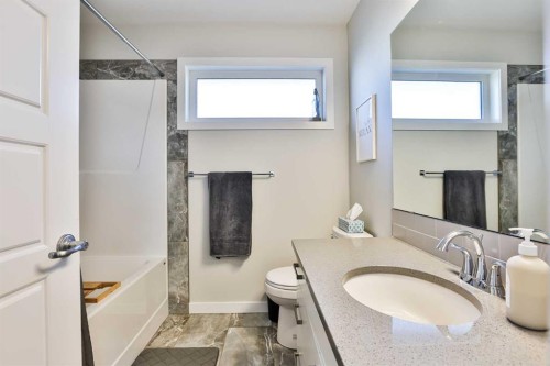 128 Cabot Landing West, Lethbridge, AB - Indoor Photo Showing Bathroom