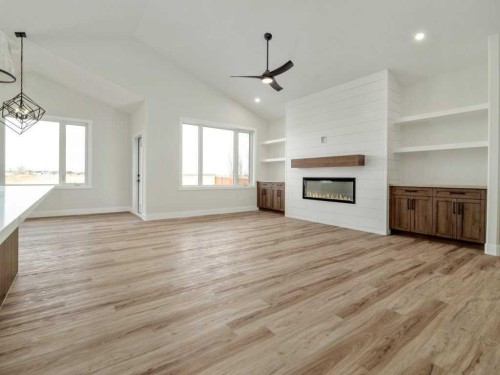 4517 40 Avenue South, Lethbridge, AB - Indoor With Fireplace