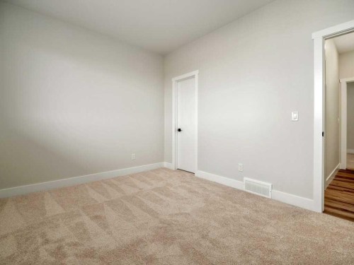 4517 40 Avenue South, Lethbridge, AB - Indoor Photo Showing Other Room