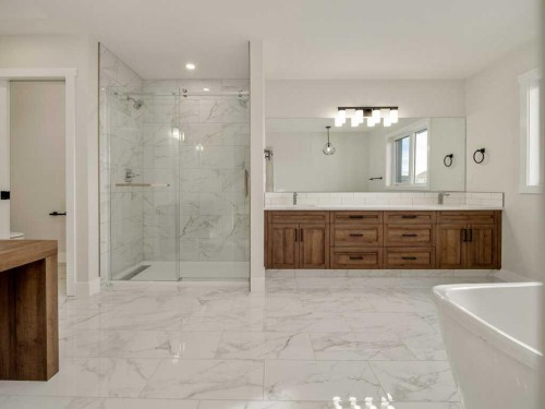 4517 40 Avenue South, Lethbridge, AB - Indoor Photo Showing Bathroom