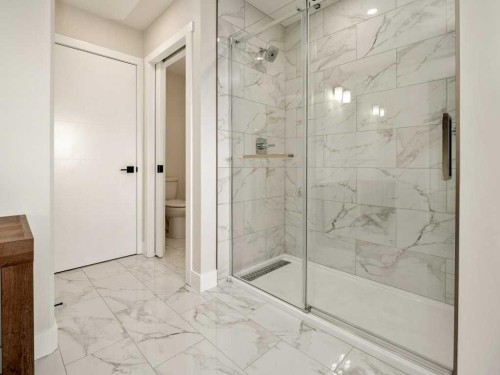 4517 40 Avenue South, Lethbridge, AB - Indoor Photo Showing Bathroom