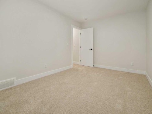 4517 40 Avenue South, Lethbridge, AB - Indoor Photo Showing Other Room