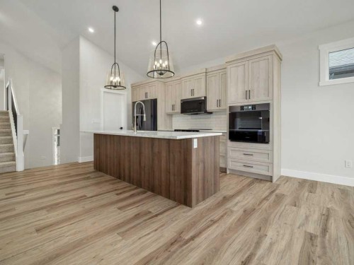 4517 40 Avenue South, Lethbridge, AB - Indoor Photo Showing Kitchen