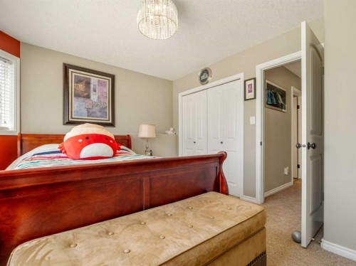314 Coulee Springs Terrace, Lethbridge, AB - Indoor Photo Showing Bedroom