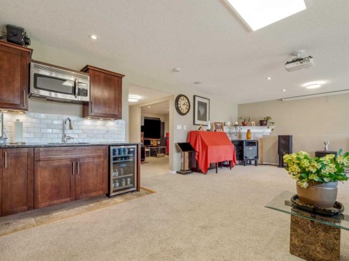 314 Coulee Springs Terrace, Lethbridge, AB - Indoor Photo Showing Kitchen