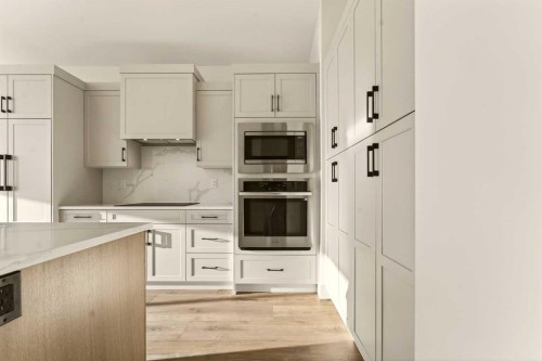 516 Greywolf Cove North, Lethbridge, AB - Indoor Photo Showing Kitchen With Upgraded Kitchen