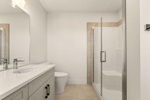 516 Greywolf Cove North, Lethbridge, AB - Indoor Photo Showing Bathroom