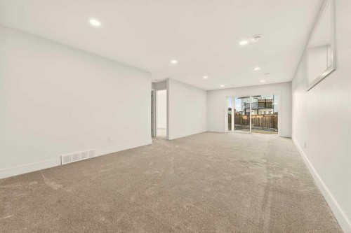 516 Greywolf Cove North, Lethbridge, AB - Indoor Photo Showing Other Room
