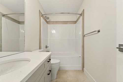 516 Greywolf Cove North, Lethbridge, AB - Indoor Photo Showing Bathroom