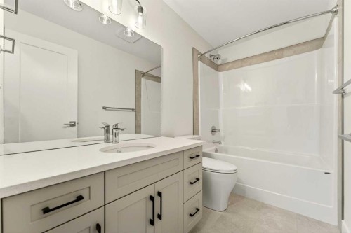 516 Greywolf Cove North, Lethbridge, AB - Indoor Photo Showing Bathroom