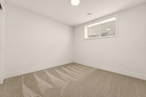 516 Greywolf Cove North, Lethbridge, AB - Indoor Photo Showing Other Room