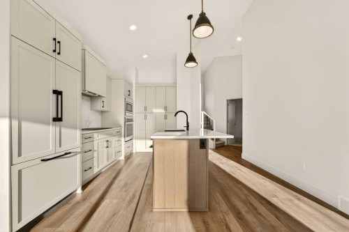 516 Greywolf Cove North, Lethbridge, AB - Indoor Photo Showing Kitchen With Upgraded Kitchen