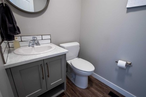 340 Greenwood Place, Coalhurst, AB - Indoor Photo Showing Bathroom