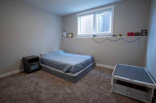 340 Greenwood Place, Coalhurst, AB - Indoor Photo Showing Bedroom