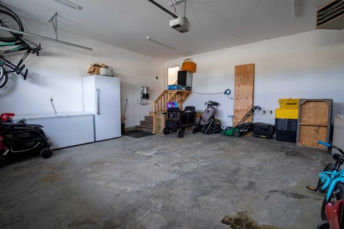 340 Greenwood Place, Coalhurst, AB - Indoor Photo Showing Garage