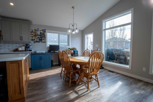 340 Greenwood Place, Coalhurst, AB - Indoor Photo Showing Dining Room
