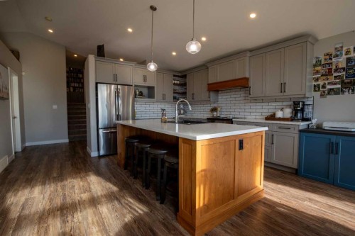 340 Greenwood Place, Coalhurst, AB - Indoor Photo Showing Kitchen With Double Sink With Upgraded Kitchen