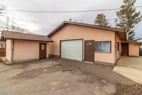 253 51 Avenue E, Claresholm, AB - Outdoor With Exterior