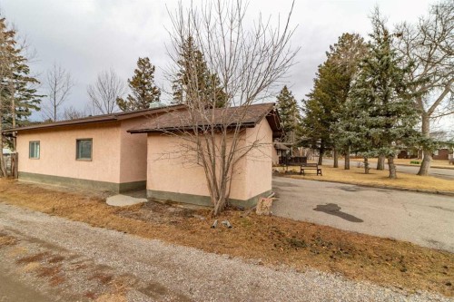 253 51 Avenue E, Claresholm, AB - Outdoor