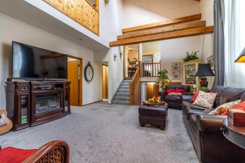253 51 Avenue E, Claresholm, AB - Indoor Photo Showing Living Room