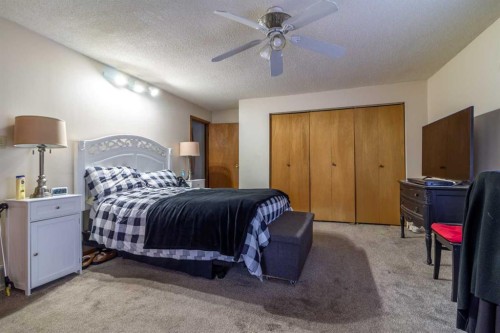 253 51 Avenue E, Claresholm, AB - Indoor Photo Showing Bedroom