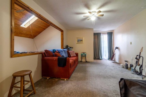 253 51 Avenue E, Claresholm, AB - Indoor Photo Showing Other Room