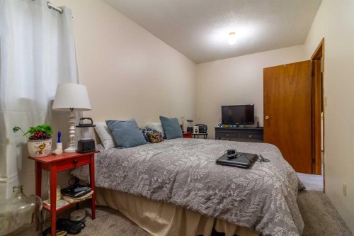 253 51 Avenue E, Claresholm, AB - Indoor Photo Showing Bedroom