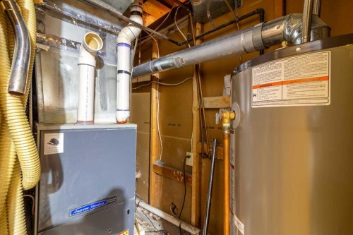 253 51 Avenue E, Claresholm, AB - Indoor Photo Showing Basement