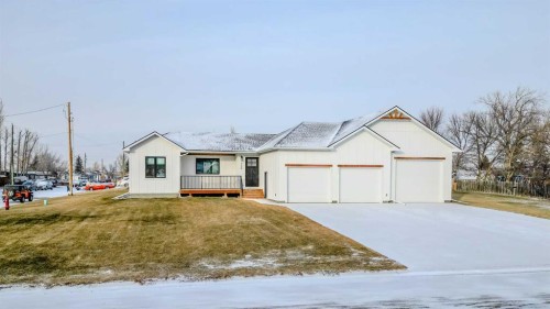 246 4A Street, Stirling, AB 