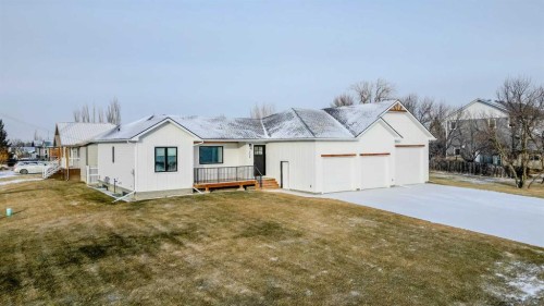 246 4A Street, Stirling, AB 