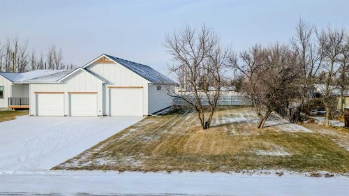 246 4A Street, Stirling, AB 