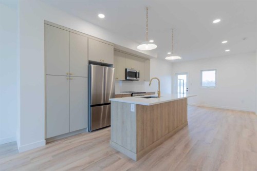 2817 16 Avenue, Coaldale, AB - Indoor Photo Showing Kitchen