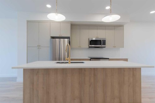 2817 16 Avenue, Coaldale, AB - Indoor Photo Showing Kitchen With Upgraded Kitchen