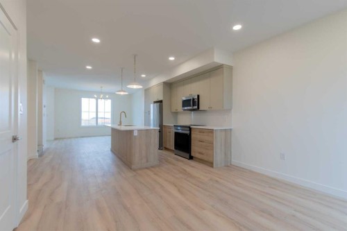 2817 16 Avenue, Coaldale, AB - Indoor Photo Showing Kitchen