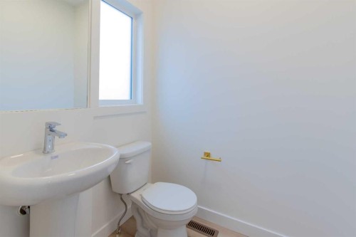 2817 16 Avenue, Coaldale, AB - Indoor Photo Showing Bathroom