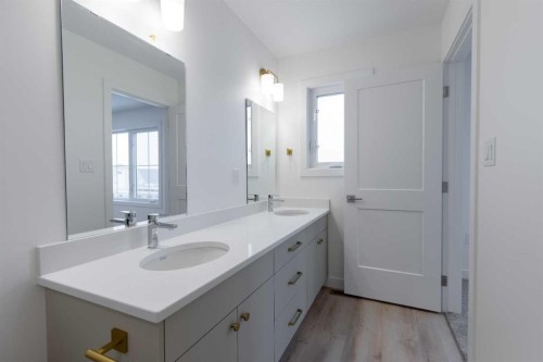 2817 16 Avenue, Coaldale, AB - Indoor Photo Showing Bathroom