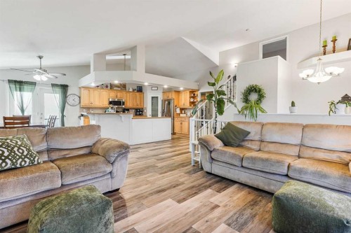 86 Salish Place West, Lethbridge, AB - Indoor Photo Showing Living Room