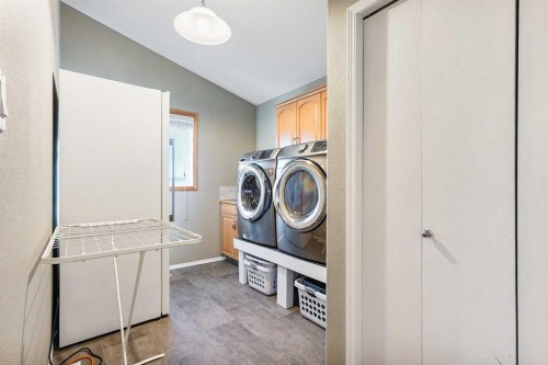 86 Salish Place West, Lethbridge, AB - Indoor Photo Showing Laundry Room