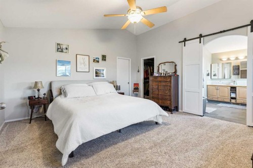 86 Salish Place West, Lethbridge, AB - Indoor Photo Showing Bedroom