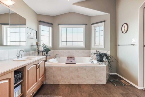 86 Salish Place West, Lethbridge, AB - Indoor Photo Showing Bathroom