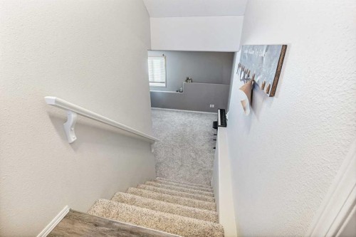 86 Salish Place West, Lethbridge, AB - Indoor Photo Showing Other Room