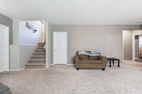 86 Salish Place West, Lethbridge, AB - Indoor Photo Showing Other Room