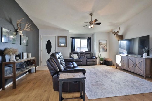 14 Mountview Place, Granum, AB - Indoor Photo Showing Living Room