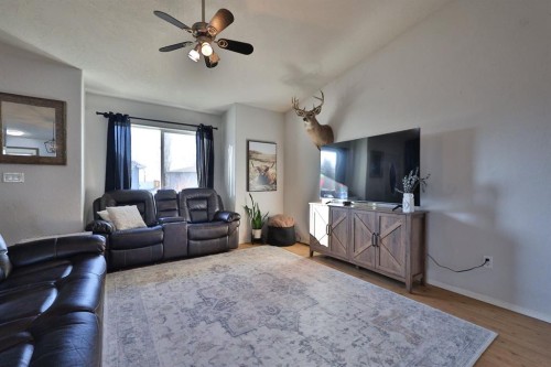 14 Mountview Place, Granum, AB - Indoor Photo Showing Living Room